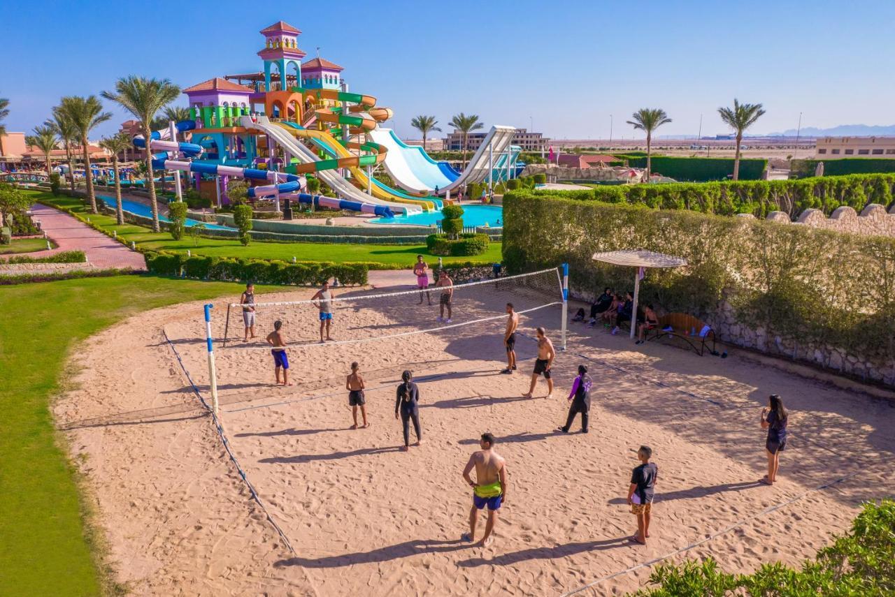 Charmillion Club Aquapark Hotell Sharm el-Sheikh Exteriör bild Tourists playing beach volleyball in Egypt
