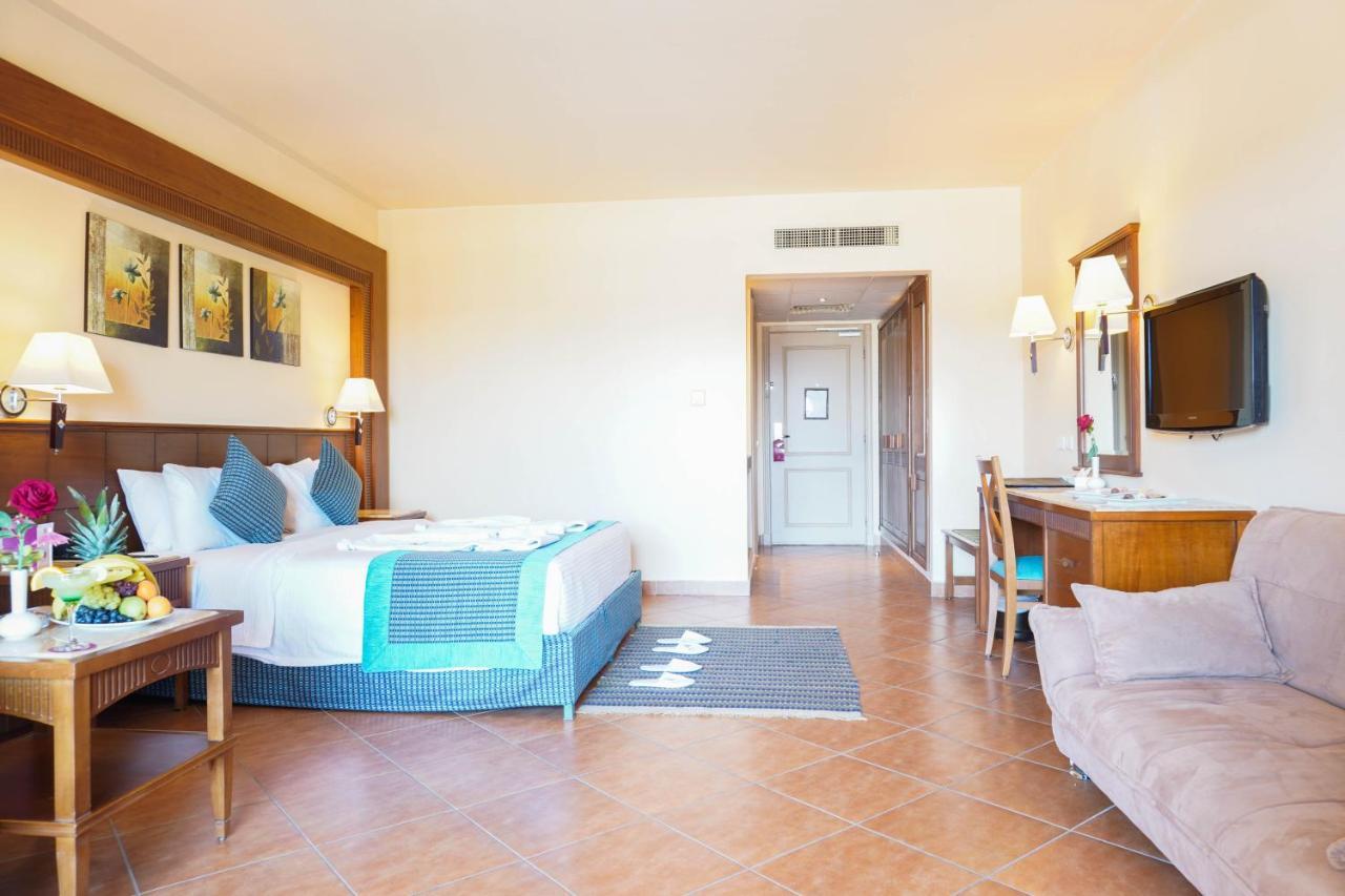 Charmillion Club Aquapark Hotell Sharm el-Sheikh Exteriör bild A room at the Hilton Sharm El Sheikh