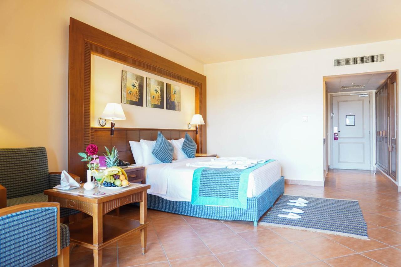 Charmillion Club Aquapark Hotell Sharm el-Sheikh Rum bild A room at the Hilton Sharm El Sheikh