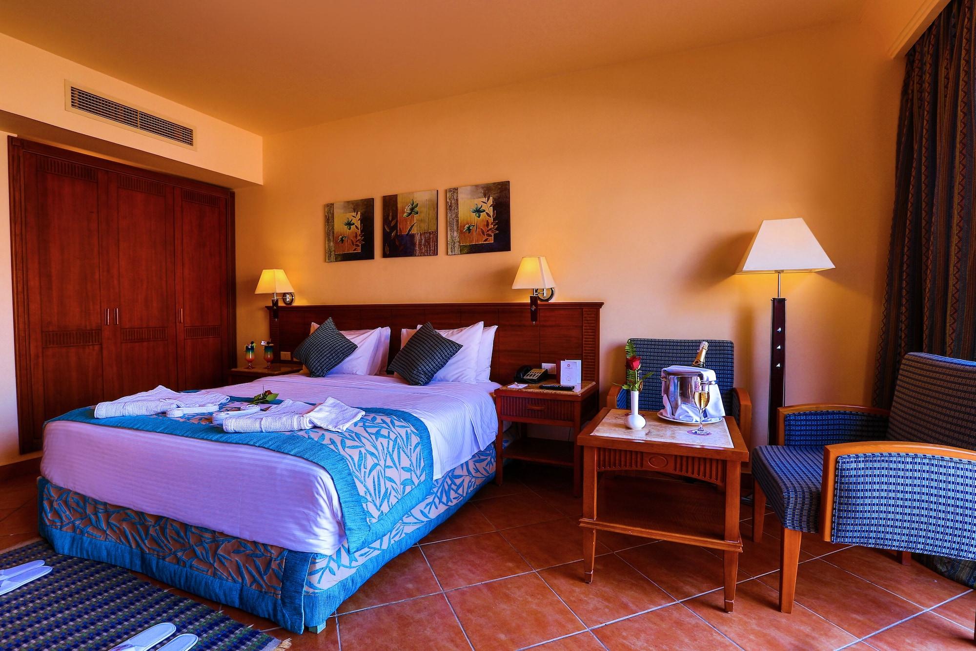 Charmillion Club Aquapark Hotell Sharm el-Sheikh Exteriör bild A room at the Hilton Sharm El Sheikh