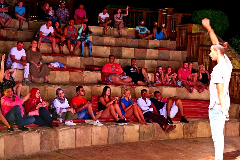 Charmillion Club Aquapark Hotell Sharm el-Sheikh Exteriör bild Audience at the Sun City resort