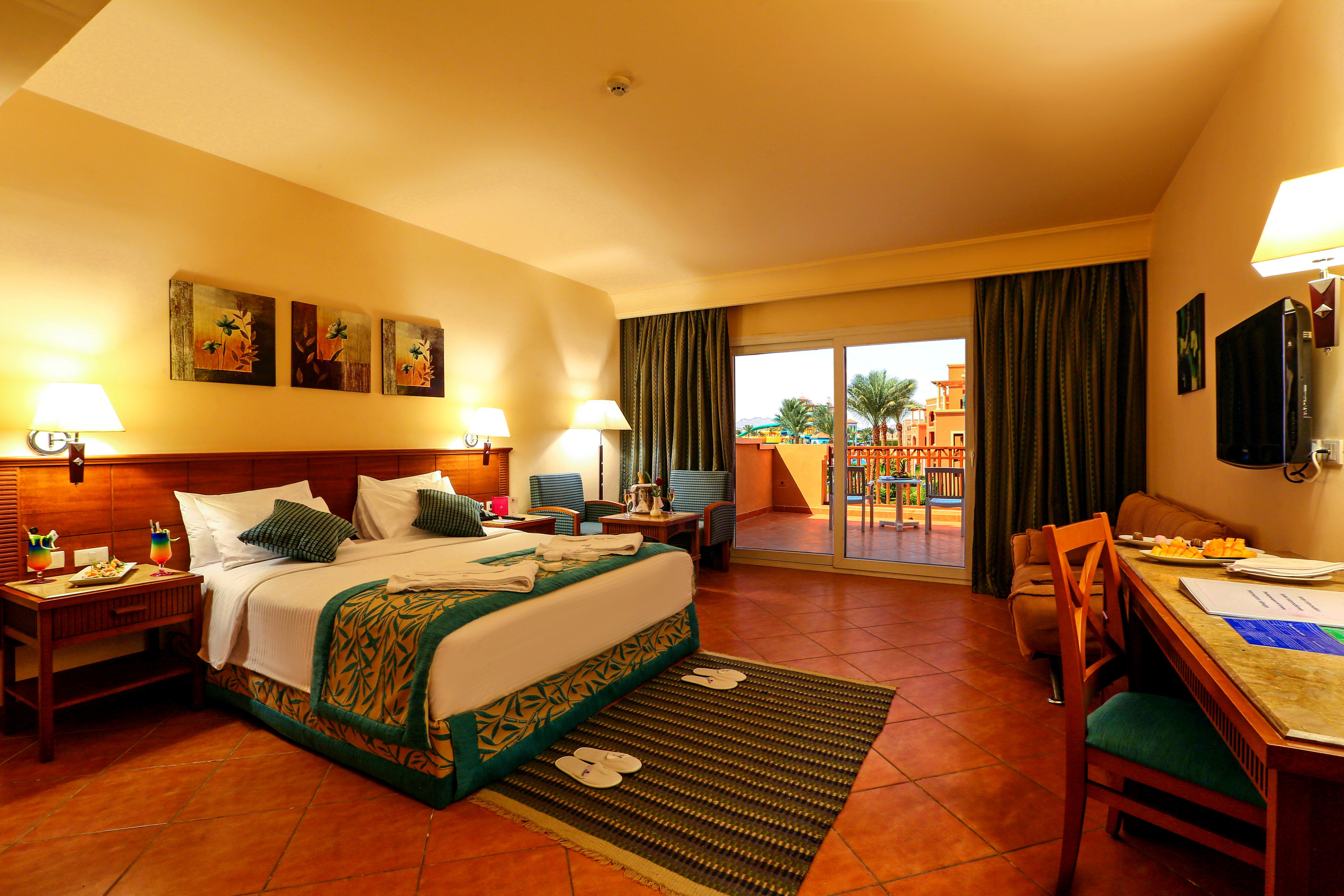 Charmillion Club Aquapark Hotell Sharm el-Sheikh Exteriör bild A room at the Hilton Sharm El Sheikh