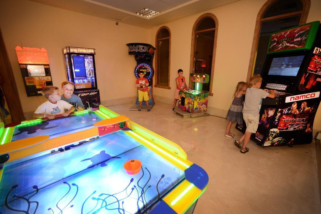 Charmillion Club Aquapark Hotell Sharm el-Sheikh Exteriör bild Air hockey table