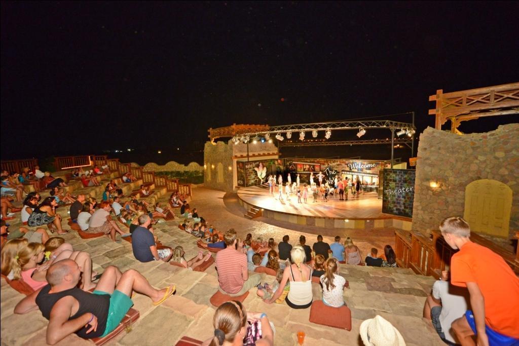 Charmillion Club Aquapark Hotell Sharm el-Sheikh Exteriör bild The amphitheater at the resort