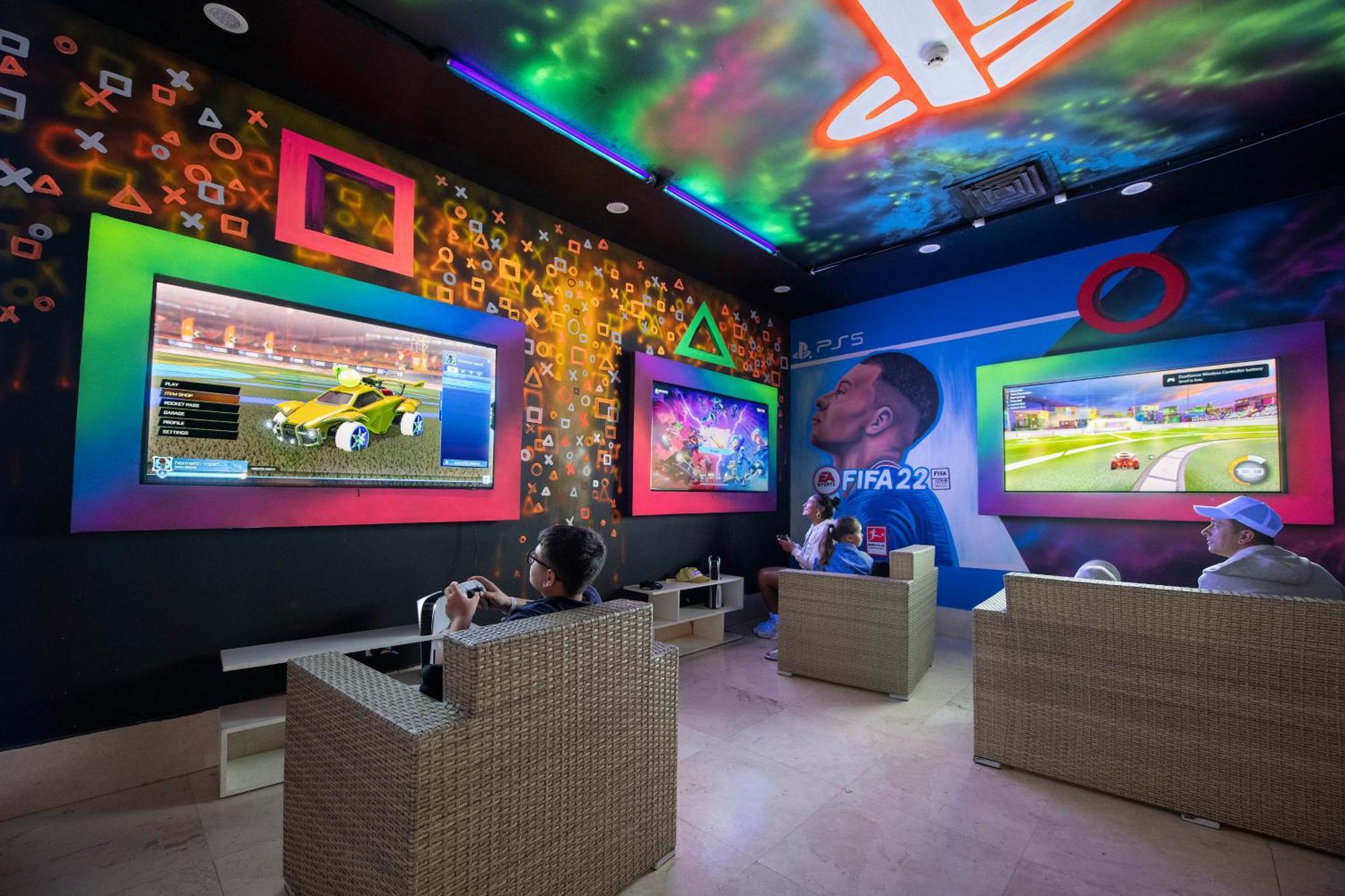 Charmillion Club Aquapark Hotell Sharm el-Sheikh Exteriör bild PlayStation Lounge in Dubai